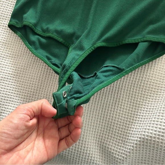 Green ruffle bodysuit size M - Picture 5 of 7